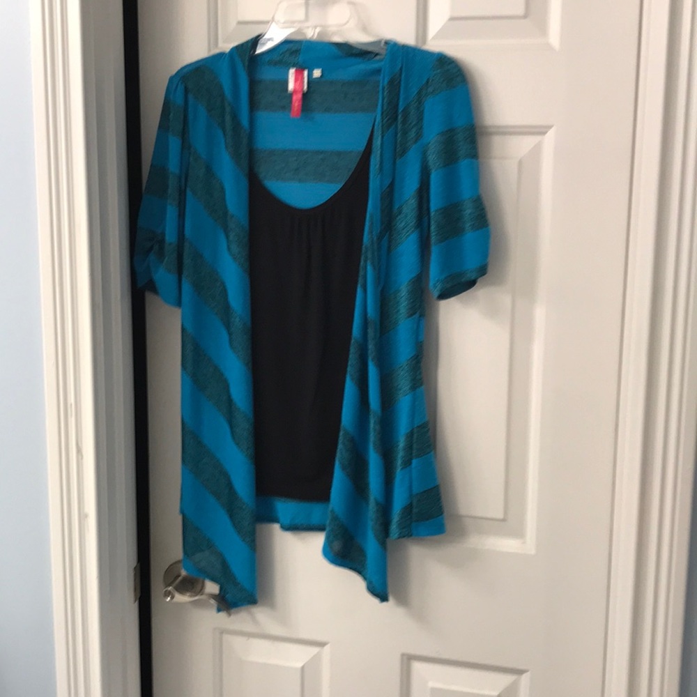 Blu and black top💥(3 for 20)